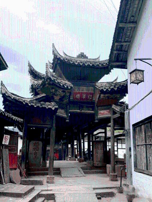 无限翻滚小球